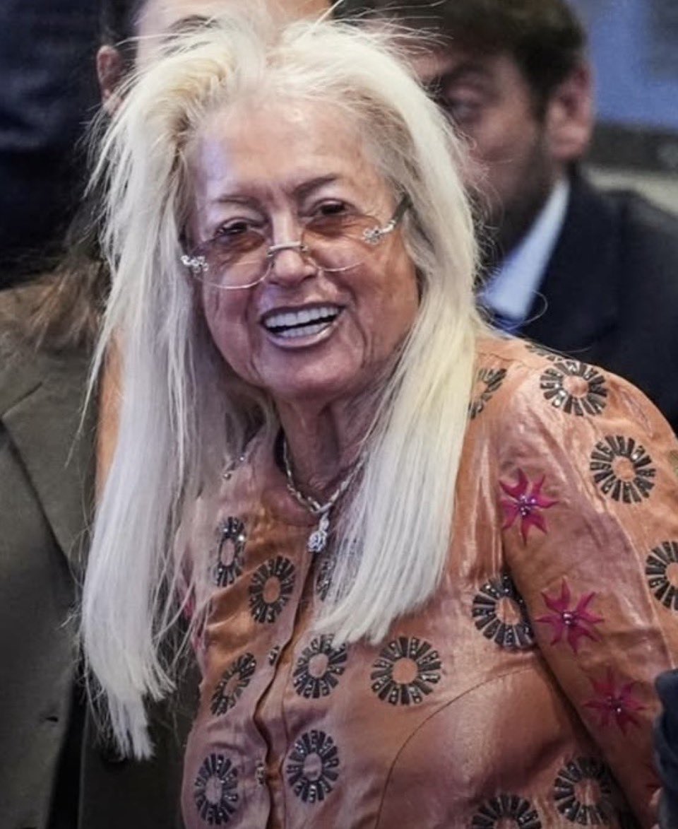 Parodyjeffx's tweet photo. What the Hell is happening to Miriam Adelson? https://t.co/NSQwzpPCBh