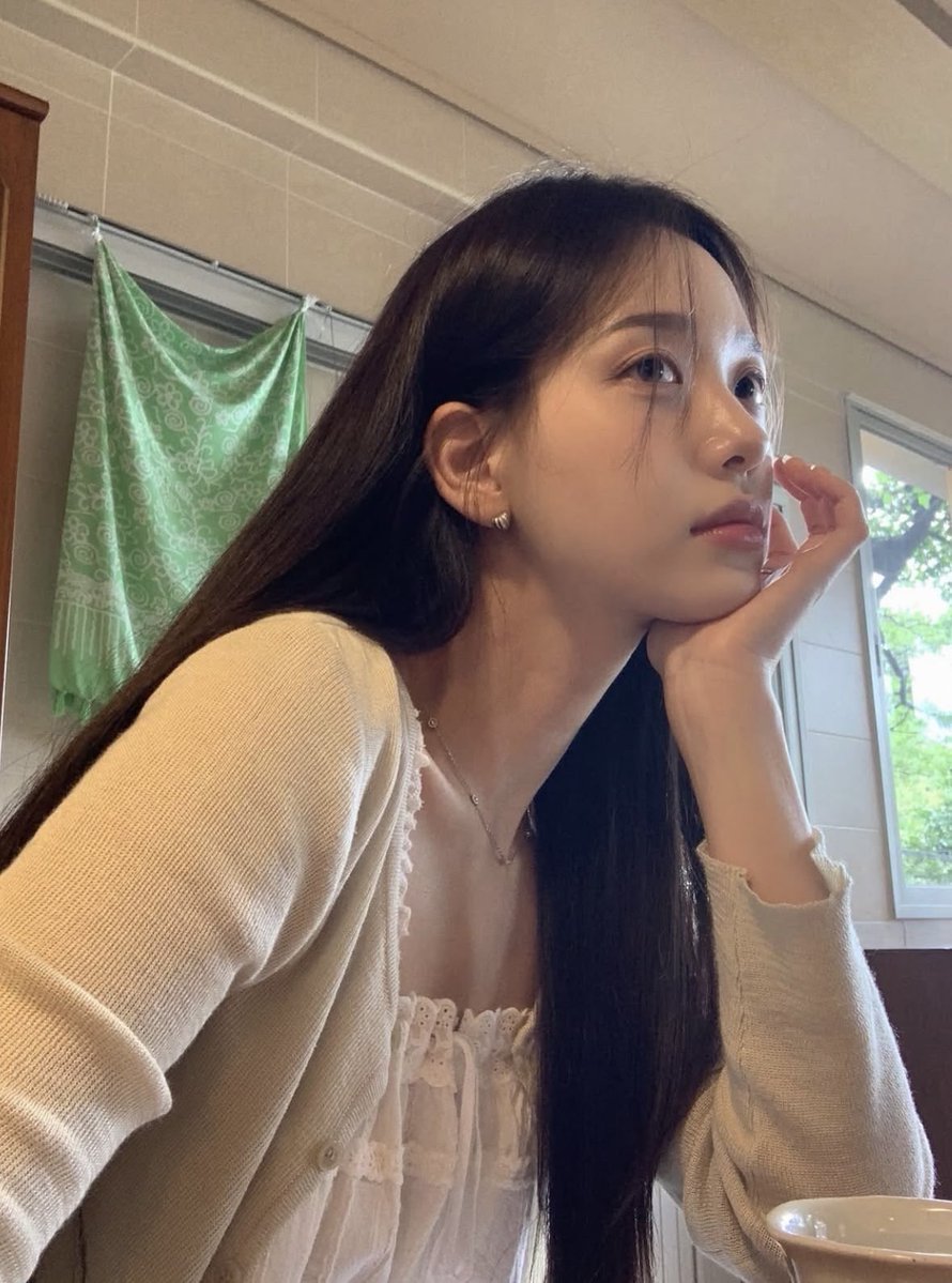 ye0nduuu's tweet photo. 링크를 통해 구매시 일정 수수료를 지원받습니다

스트레이트 체형이 추천하는….
청순하고 사진 잘나오는 블라우스 추천 타래…🤍🪽
곧 가을이니까 긴팔 위주로…🫧 https://t.co/7GTsS3NWxn