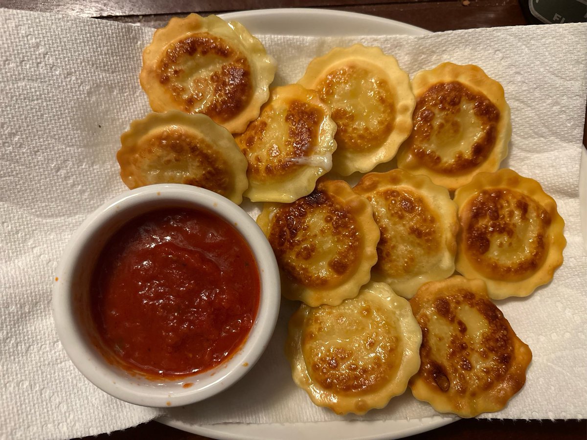 phi1odendron's tweet photo. fried mozzarella ravioli ... https://t.co/nNAgesArww