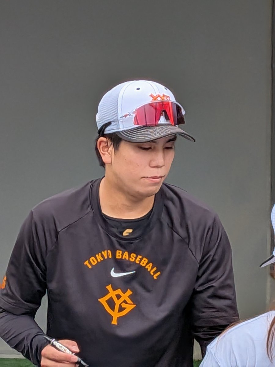 giants01210630's tweet photo. 今日はG球場で3選手からサインを
貰うことが出来ました☺️
今回は何と門脇選手から名前入りのサインを貰えた上にツーショット写真を撮ってもらえました😭😭
門脇選手、浅野選手、李選手
練習後でお疲れの所サインを書いていただけて本当にありがとうございました🙇
今後の活躍を期待したいと思います🙇 https://t.co/GUUlmwXPC8