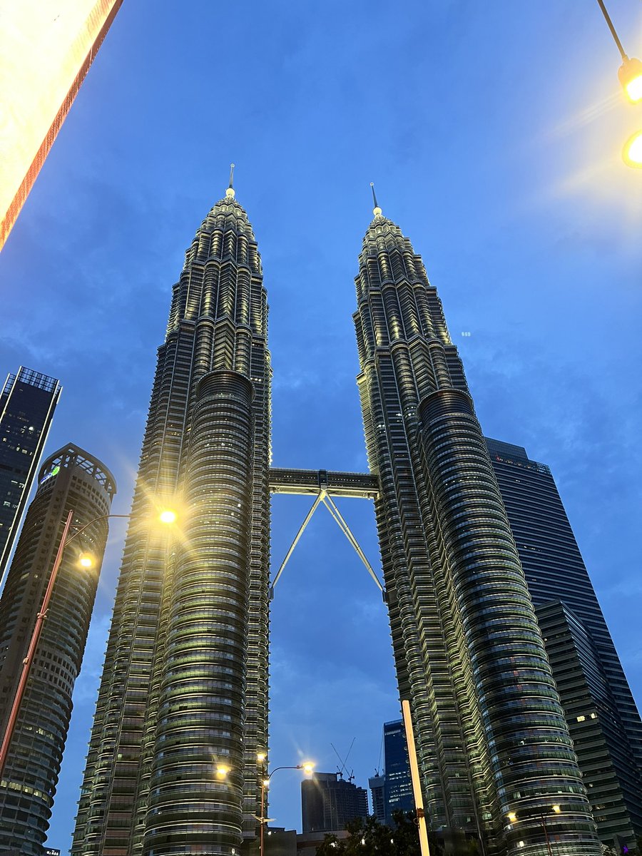 kaptenAmercia's tweet photo. At this point traveloka flirts me more than him😭😭😭

Terakhir ke KL one way sejuta….. Inikah saatnya ngikutin kata otak lagi?🫩 https://t.co/PPy4UCCPca