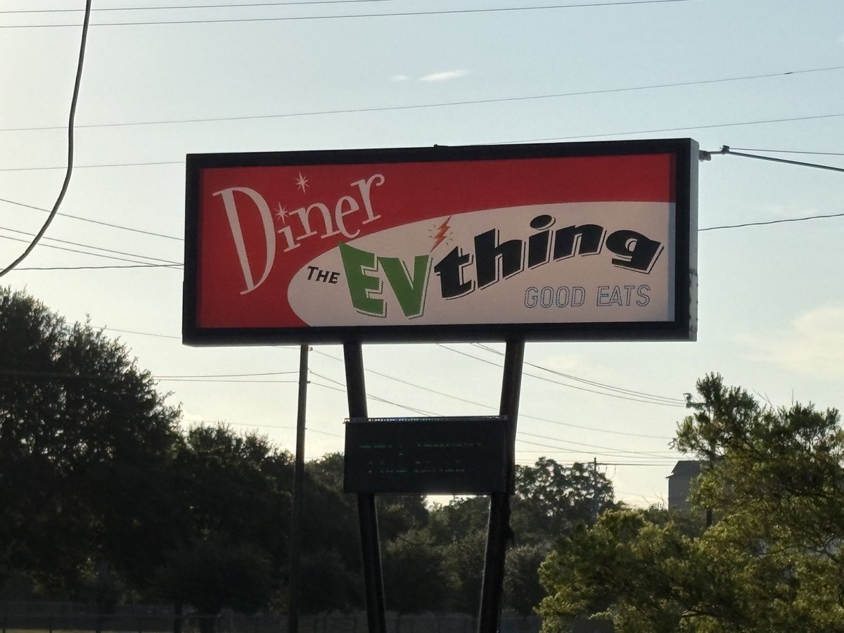 wordsmithI's tweet photo. Hey @allengilmer, I finally made it to the #EVthing this morning. Cool place. #Cuero #Texas https://t.co/kKsKuXiVMq