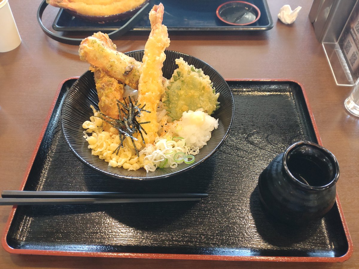 misapeke9262's tweet photo. うどんも美味しいけど、天ぷらサクサク！ https://t.co/G9XaiEUVaC