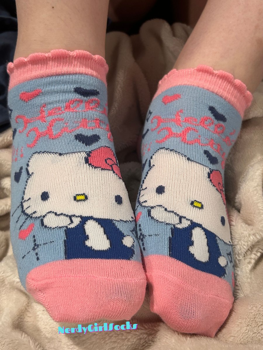 NerdyGirlSocks's tweet photo. More cute little socks for tonight, this time #HelloKitty herself! ❤️

What do you think for tomorrow, more #Sanrio or other character socks? 🤔

#socks #cutesocks #ソックス #かわいい靴下 #女の子用靴下 #anklesocks #fypシ゚ #explore #ハローキティ #양말 https://t.co/W6h0EQcYth