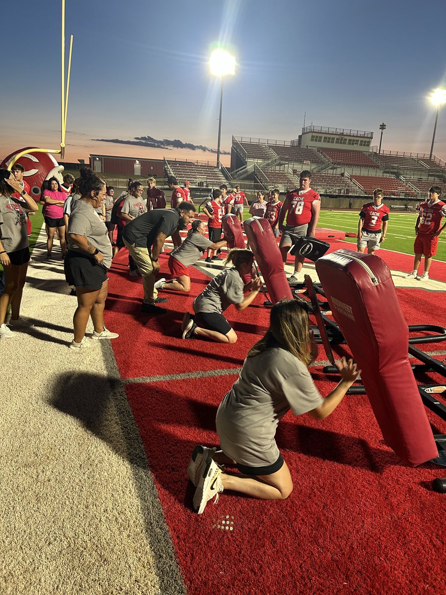 FootballCache's tweet photo. 1st Annual Moms Football Clinic❤️🏈

What a special night showing appreciation to our Bulldog Moms and giving them a glimpse of what it looks like to be a part of our football program!

#BESTistheSTANDARD | #BETHEWHY https://t.co/9uz4Wm7nJj