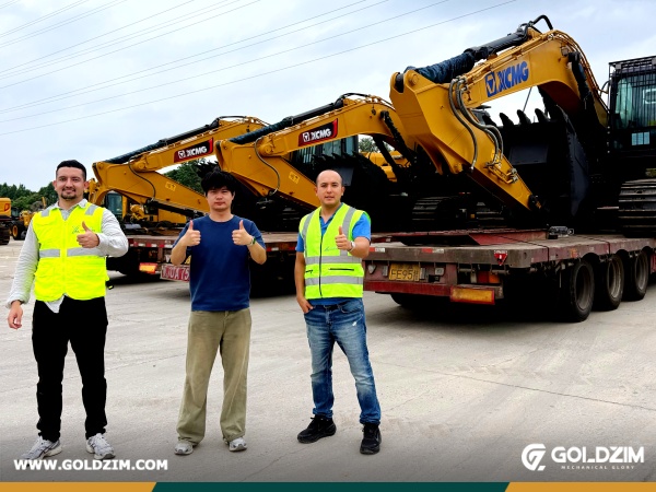 Goldzimcn's tweet photo. Great visit from our Ecuadorian customers! 🇪🇨→🇨🇳
Excavator inspection ✅ → XCMG loader viewing 🏗️ → pricing discussions 📋 → back to airport ✈️
Now updating prices and supporting their next decision. Fingers crossed for a new order! 🤞💪🌏
#XCMG #Excavator #Loader #Export https://t.co/eSyovfZXZI