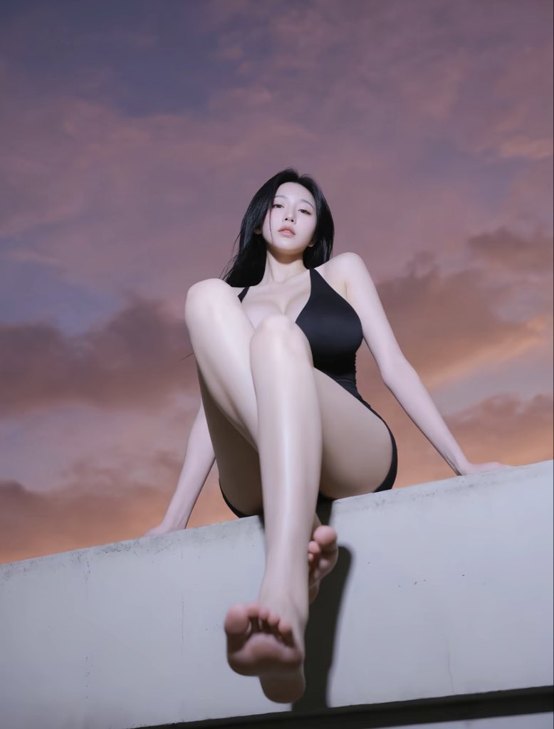 xiangshi001's tweet photo. 我的玉足壁纸怎么样🤤 https://t.co/RDA4hJ5IQZ