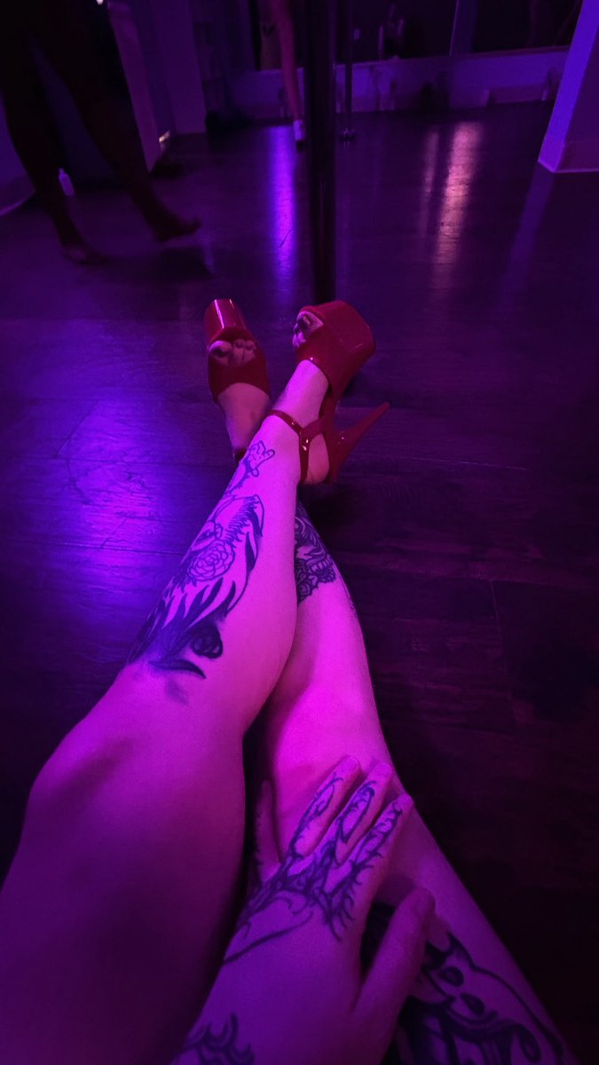 whimsydeath's tweet photo. Pole classss https://t.co/9dIfneieZg