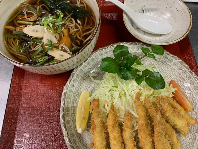 ymo1983's tweet photo. 群馬県高崎市榛名湖に
お越しの際は
是非 榛名湖ふじや さんにお立寄りを
名物 ワカサギ定食がオススメです！

夏休みは天然クーラーの
榛名湖にお越し下さいませ！ https://t.co/g3A0kICw5a