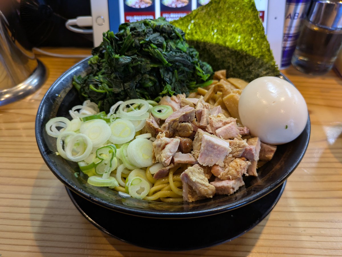 INKvm4's tweet photo. スタバ来たんだが、ほうれん草増したら半分くらいほうれん草になった https://t.co/xJxjdeBbKD