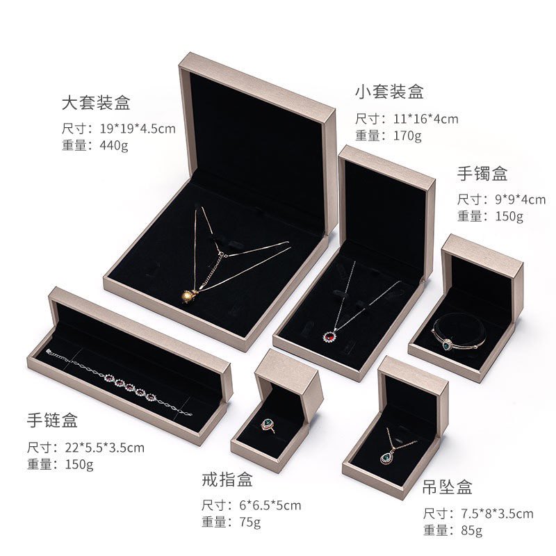 tryrafiki's tweet photo. Give your jewellery the perfect finishing touch with these premium jewellery boxes for only ₦450 per unit 🎁✨

MOQ: 10 units | Shipping excluded
Order via WhatsApp: https://t.co/emWAStQPiS https://t.co/5Te3rgNd71