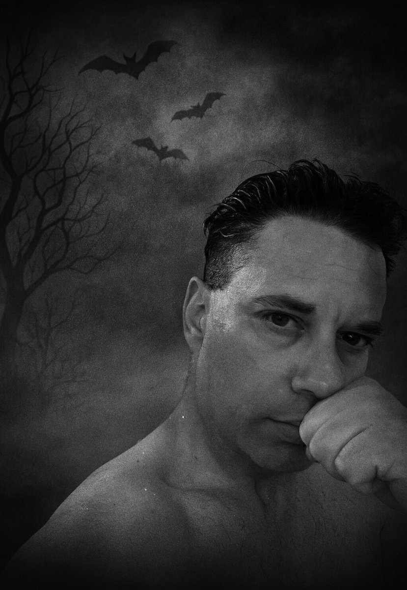 TroysCrypt's tweet photo. Drusila is stalking me… help me come up with a plan to stop her once and for all #vampire #momsonn #LaCasaDeLosFamososMéxico https://t.co/HKDqbBOlME