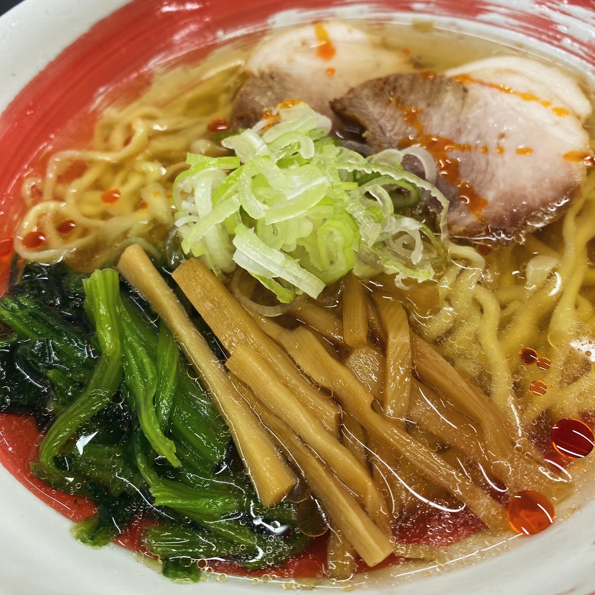 daruma333da's tweet photo. 8月11日(火)
夜の営業はやりますが‥
強風の為、のぼりは全て外してありますが営業してます🙇

あまりにも天気が酷くなる場合は早めにお店を閉めますので、早めのご来店お待ちしています🍜

夜の営業17時30分〜open https://t.co/b40iNoVCcW