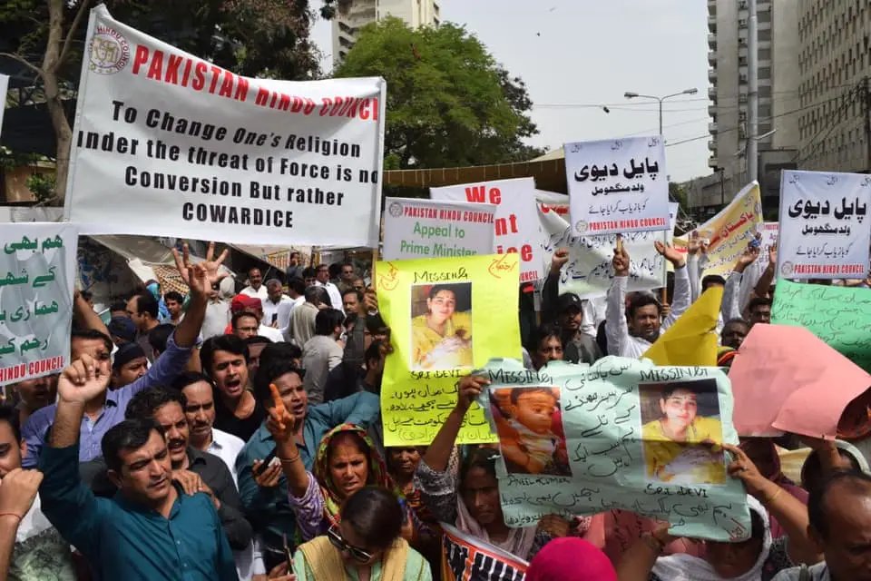ehsandabraj's tweet photo. Every 11 August, Pakistan marks Minorities Day, yet a deep gap remains between official words and ground realities. While equal citizenship is promised, census reveals declining minority shares. #PakistanMinoritiesDay #HumanRights #ReligiousFreedom #MinorityRights #Accountability https://t.co/9mdpkZB9rE