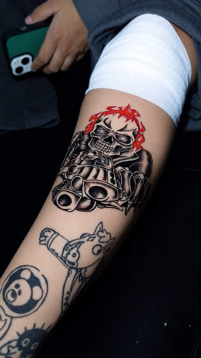 xNatalyBy's tweet photo. primer tatuaje de 5 del mes https://t.co/ziAtzjdobc