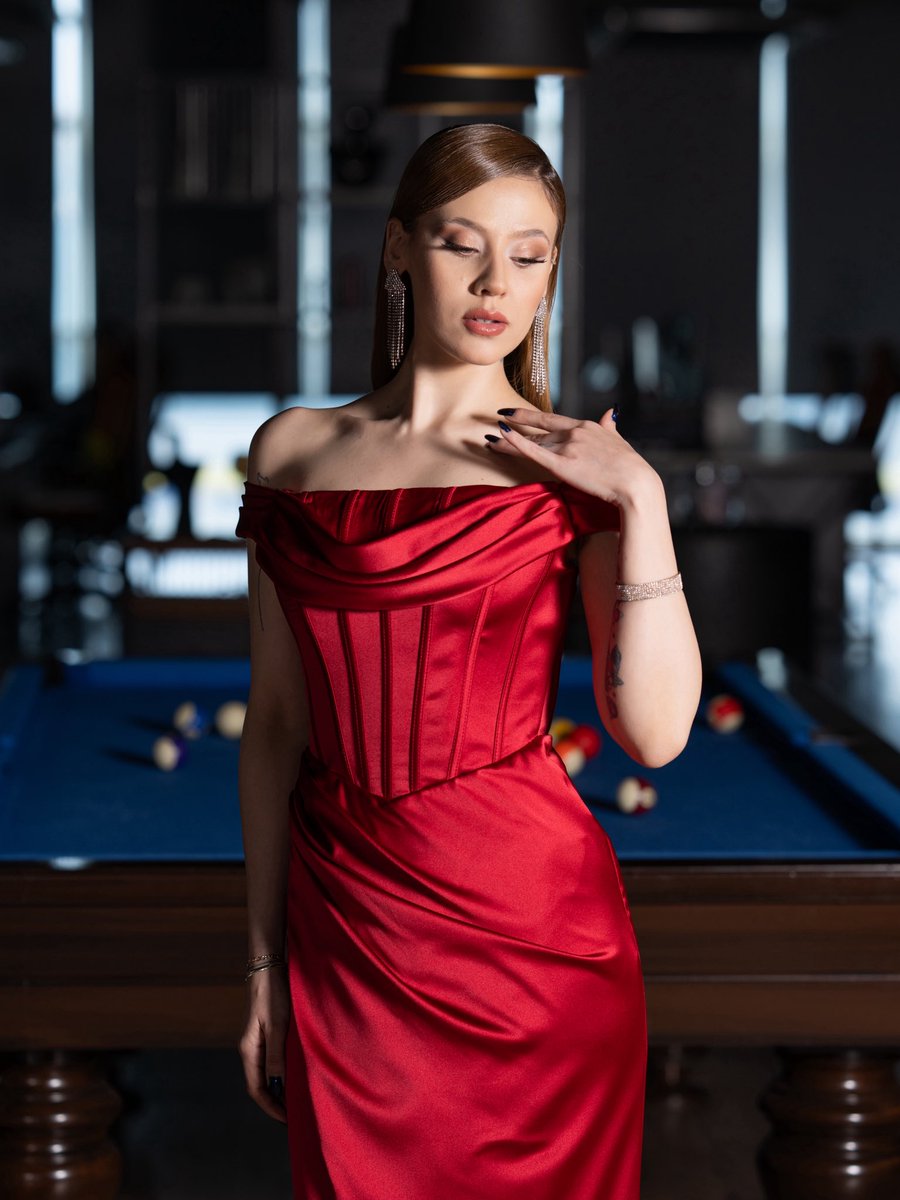 abiyefon's tweet photo. RED DRESS 

https://t.co/LsihGXZp76 https://t.co/HUCccl3PZC
