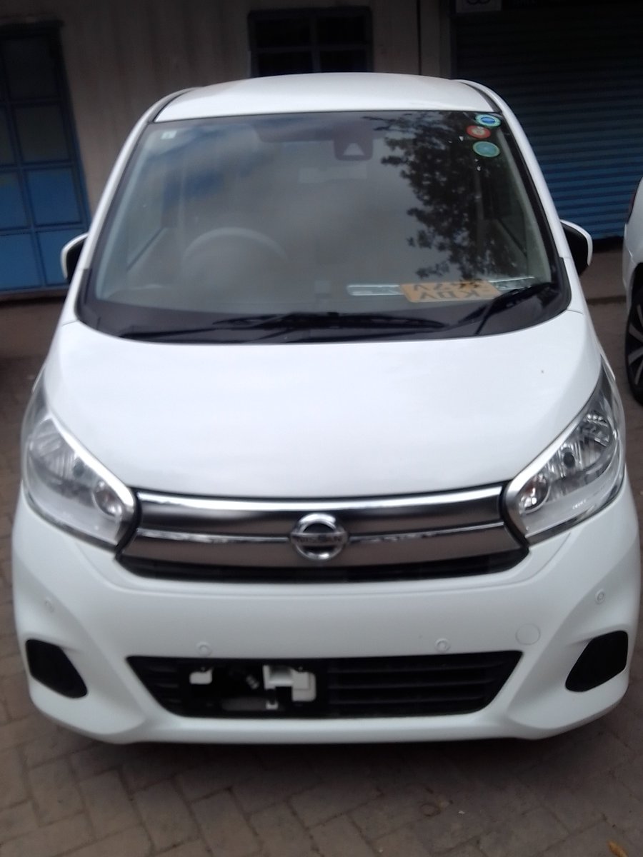 ManWela57's tweet photo. @YaGal_Eunndrio Nissan DAYZ, 2018
Price: ksh. 870,000/= 
650cc 
Airbag fitted. 
Bluetooth system in-built. 
Fully Loaded. 
White body paint. 
#ManWelaDeals #Brokerage 
#Plate
Front Line!
For Sale!!
DM +254 705 601768 for full Specification details and location. https://t.co/9LzS1ujB7H
