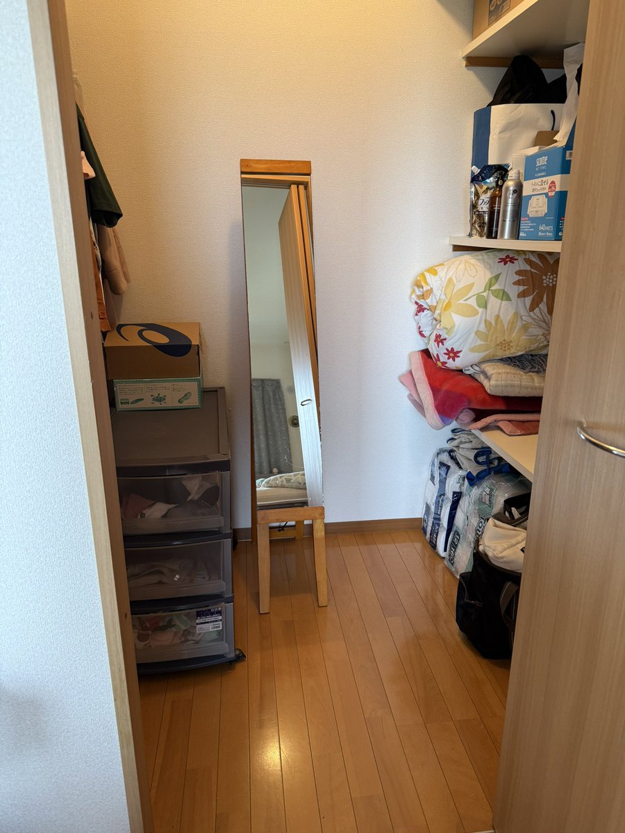 ariari1031's tweet photo. 踏み入る余地もないクローゼットを片付けてもらいました
ゴミ袋7袋になったよ😱 https://t.co/BRCLhmDpqq
