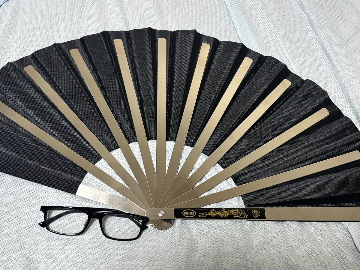 omochibomb's tweet photo. 最近youtbeで宣伝みるヤツをついつい､､､
デカくね？w   400g重くね？w https://t.co/VEb9I2Ahhy