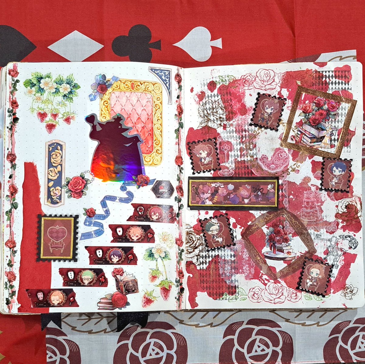 kiya9510's tweet photo. Happy 8/10 Day!❤️
Been a while but thought I'd share a few of my Heartslabyul scrapbook pages for today~ 
❤️♠️🌹♣️♦️

#junkjournal #Heartslabyul #twst #twstedwonderland https://t.co/Fgl0P1Tkb0