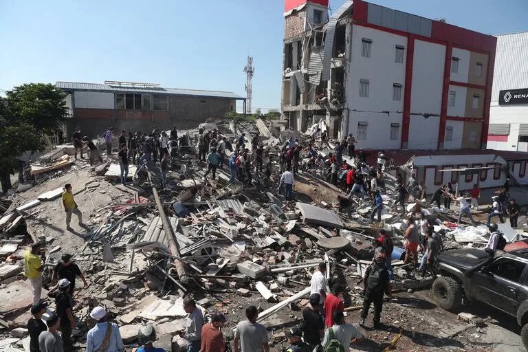 MrOscarioth's tweet photo. Lamento muchísimo lo que está pasando en Colombia, desde acá les mandamos fuerzas y condolencias hermanos, los queremos mucho! 🇨🇴❤️ https://t.co/6ps5oo0DLI