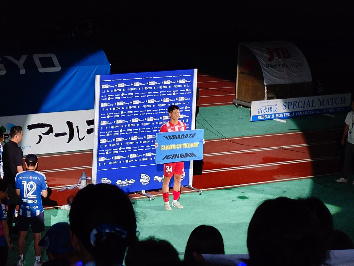 karusiren's tweet photo. 夏休みにはこのパフェは外せません、と開幕戦の思い出 https://t.co/MMa6UfTXMb