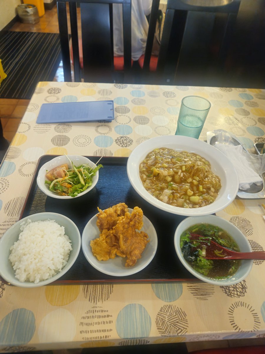 hitoki5173's tweet photo. 今日の昼飯
ハオユー麺セット
生姜とオイスターソースの効いた
餡掛け焼きそば
美味しかった😋
あと唐揚げも美味しかった。 https://t.co/LyEzO6qtpq