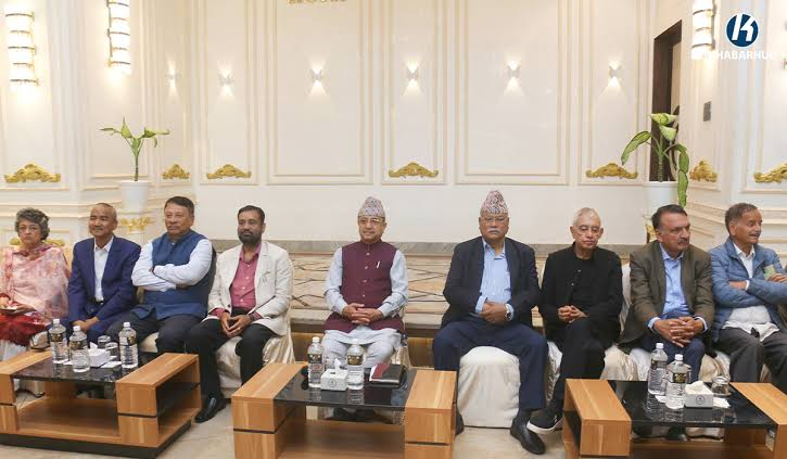 PANDEYYAN's tweet photo. टुकडी आगमनको  प्रतिक्षामा बेचेन छ. घन्टीले क्या बजायो 😂 https://t.co/PFg17cRfFP