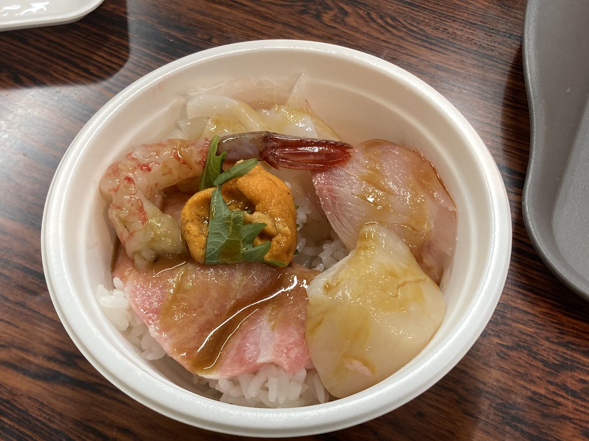 Vralgo_F's tweet photo. 和商市場で勝手丼も喰う　と https://t.co/J1Vb95DZ0O