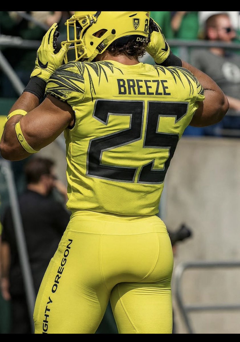 BenjaminOkpe2's tweet photo. Breeze in action 🏈 💫 https://t.co/znUvzLl291