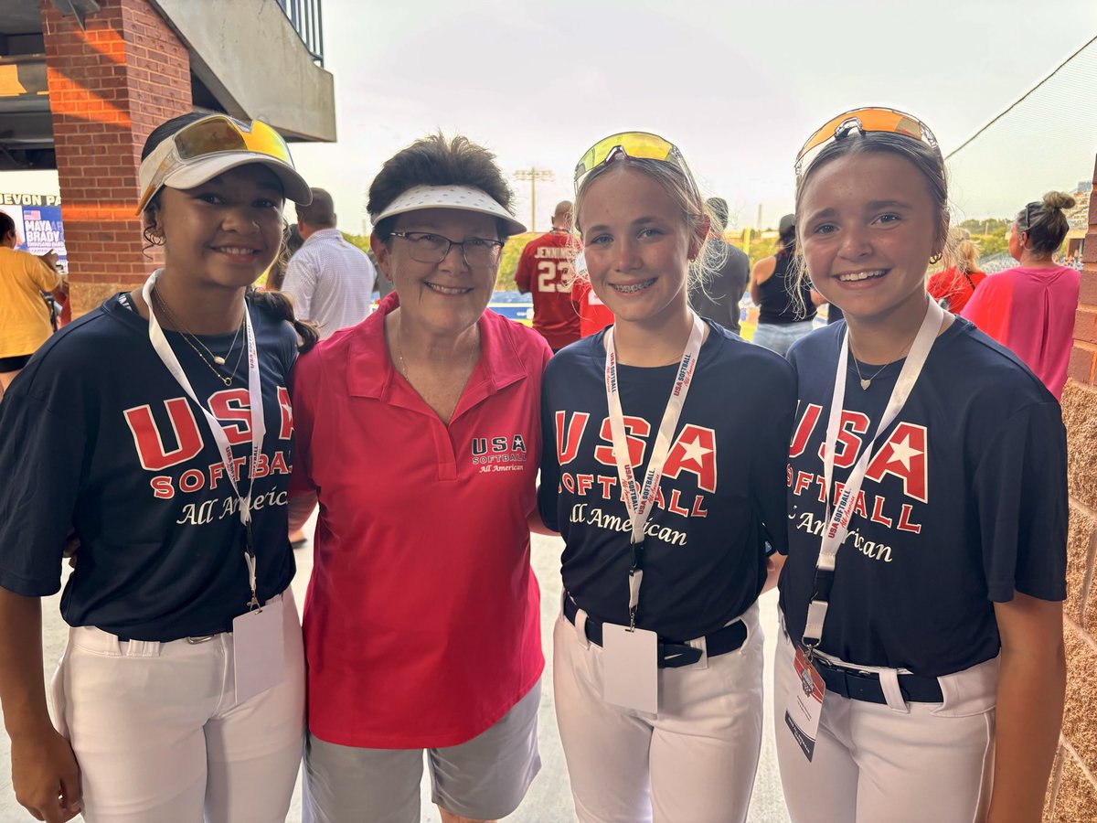 Rylee_Hendrix8's tweet photo. Thank you @usasoftball it was an honor to play in the 2026 All American Games. Favorite memory turning a double play at Devon Park with @BrooklynHart42 and hanging out with current and future teammates. @Kennedynovo7 @XLD2031 @topgun_skim @extrainnings @linedrivemedia https://t.co/9lwBZ9WhMx