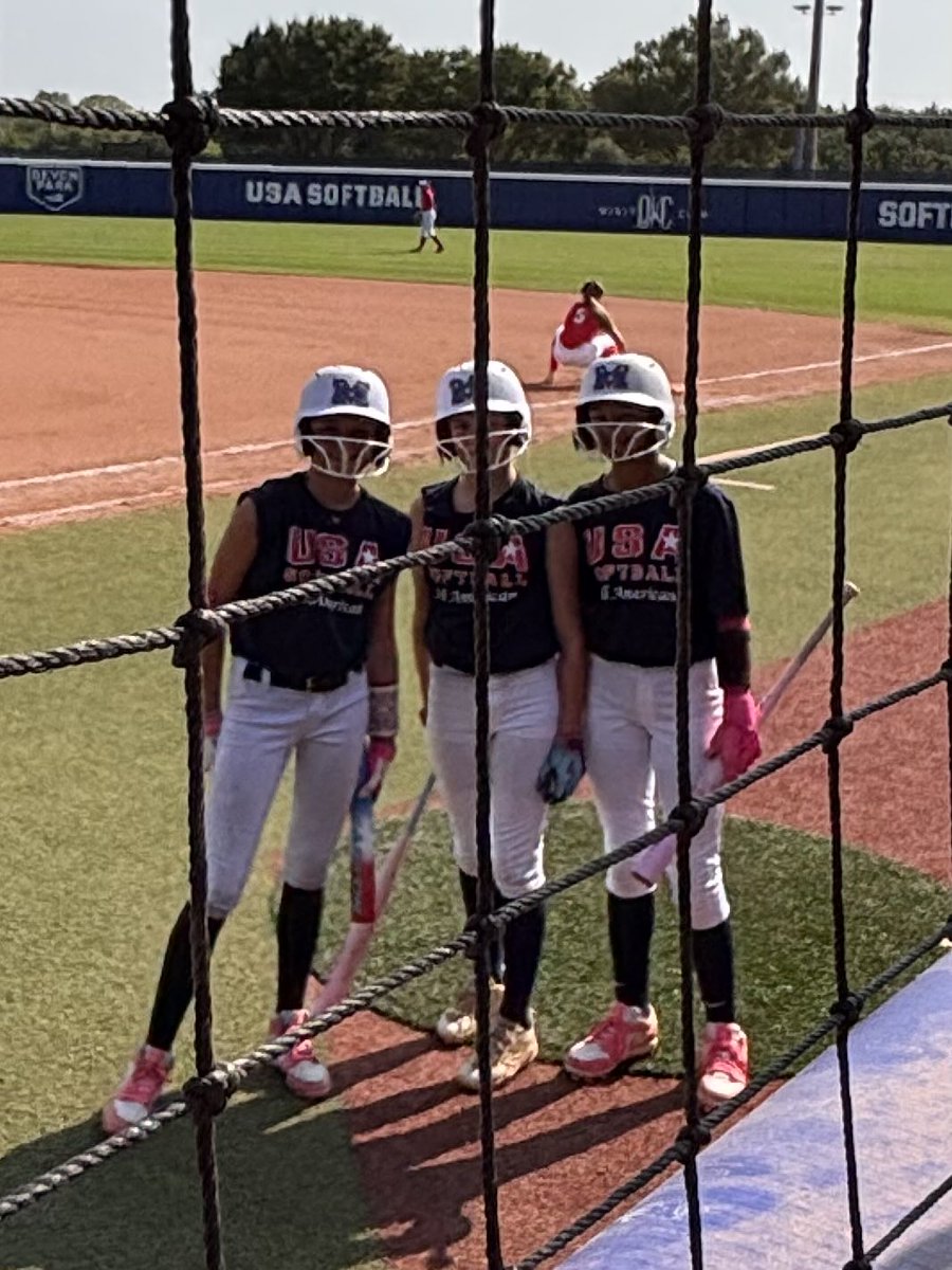 Rylee_Hendrix8's tweet photo. Thank you @usasoftball it was an honor to play in the 2026 All American Games. Favorite memory turning a double play at Devon Park with @BrooklynHart42 and hanging out with current and future teammates. @Kennedynovo7 @XLD2031 @topgun_skim @extrainnings @linedrivemedia https://t.co/9lwBZ9WhMx