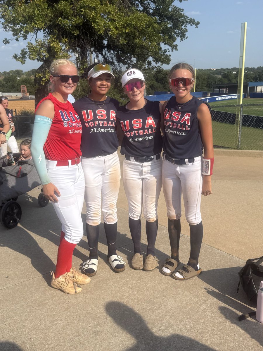 Rylee_Hendrix8's tweet photo. Thank you @usasoftball it was an honor to play in the 2026 All American Games. Favorite memory turning a double play at Devon Park with @BrooklynHart42 and hanging out with current and future teammates. @Kennedynovo7 @XLD2031 @topgun_skim @extrainnings @linedrivemedia https://t.co/9lwBZ9WhMx