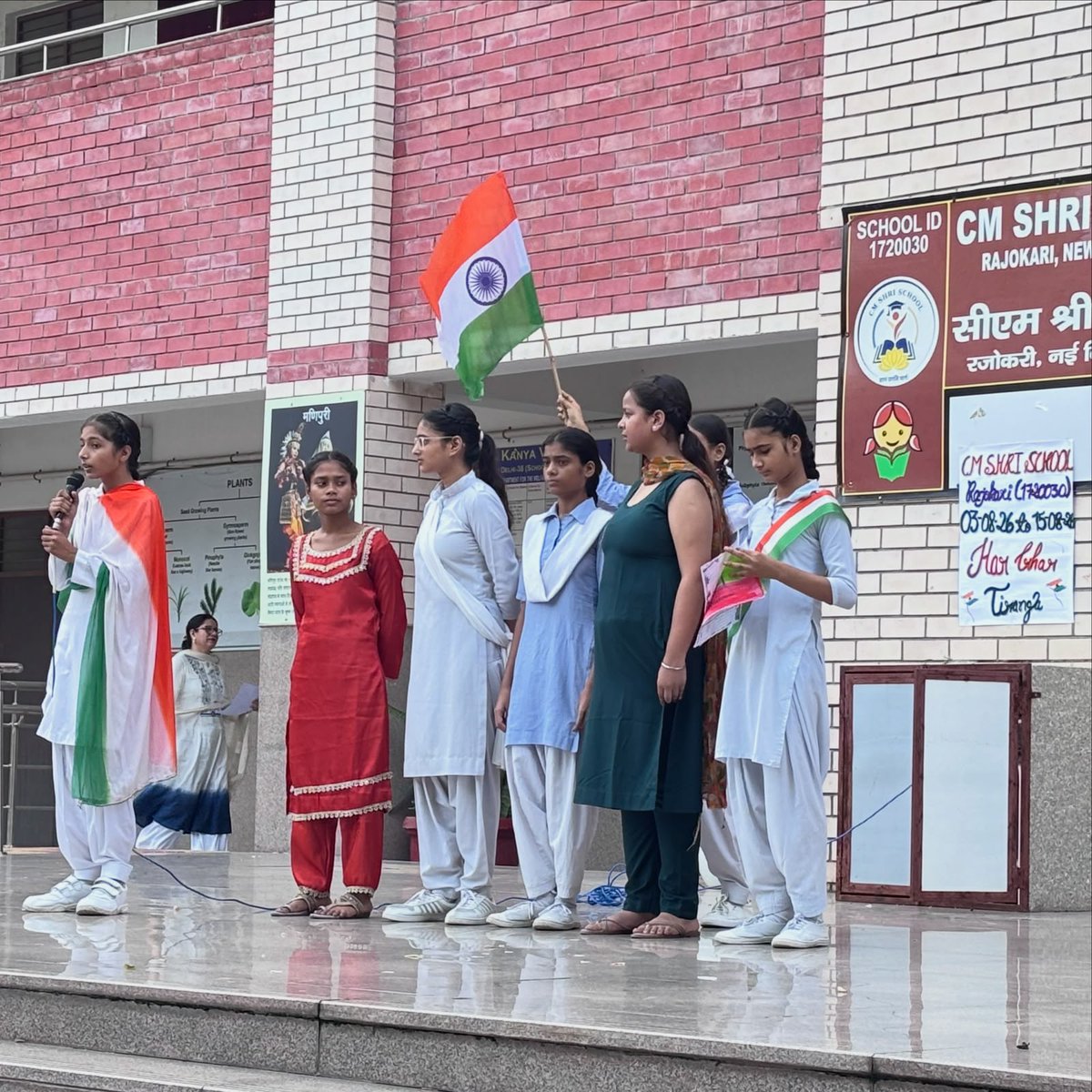 SRajokari's tweet photo. 🇮🇳 Special Morning Assembly  🇮🇳
Celebrating the spirit of patriotism, unity and pride in our National Flag.
Har Ghar Tiranga, Har Dil Tiranga! 🇮🇳
#HGTeducationDelhi #HarGharTiranga
#AzadiKaAmritMahotsav https://t.co/xn1mAE6ZbA