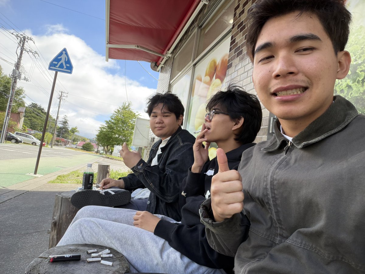 Finesssdd's tweet photo. last cigs with wasir and masyu in nikko https://t.co/lJA0y1r9u3