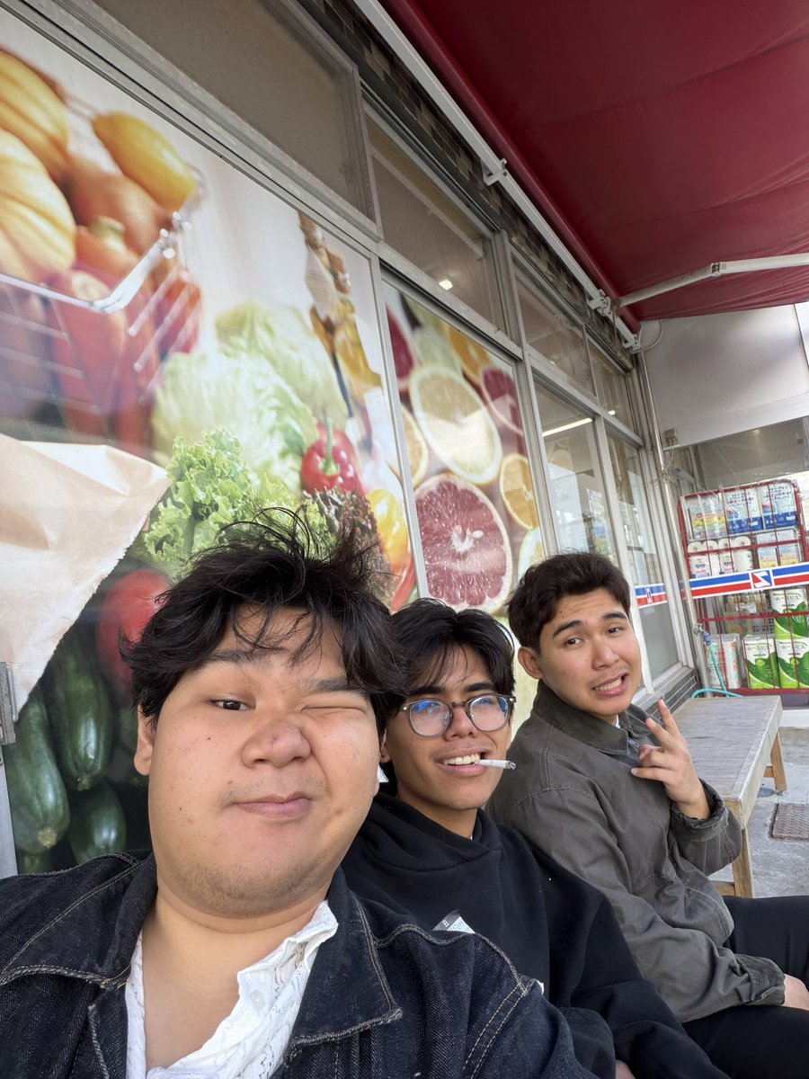 Finesssdd's tweet photo. last cigs with wasir and masyu in nikko https://t.co/lJA0y1r9u3