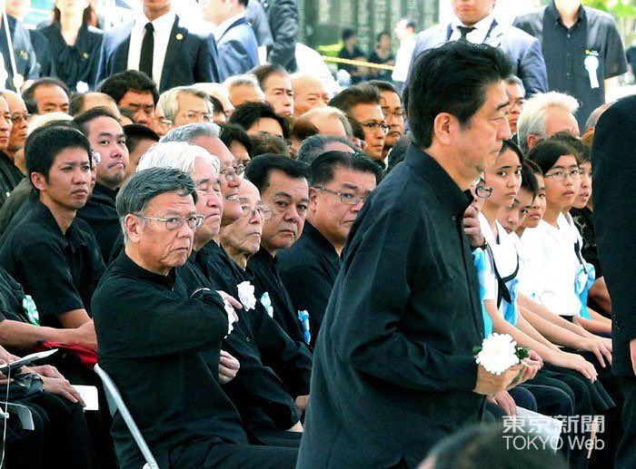 hayashi_samu's tweet photo. @ryo_1ke86 安倍晋三のときには当時の沖縄知事であった翁長さんらが見つめていましたね。 https://t.co/T17IXDsLPE