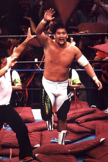 tanaka_kero_mg's tweet photo. 1991年8月11日両国国技館。第1回G-1クライマックス優勝戦、武藤対蝶野。蝶野が意表を突くパワーボムで勝ち優勝した瞬間、両国国技館が爆発しましたね。座布団が舞う舞う。まあこれ以降、座布団は貸してくれなくなりましたが‥。
素晴らしい闘いでしたね。
G-1クライマックス伝説が生まれ、始まった日。 https://t.co/Vk11YkgpVt