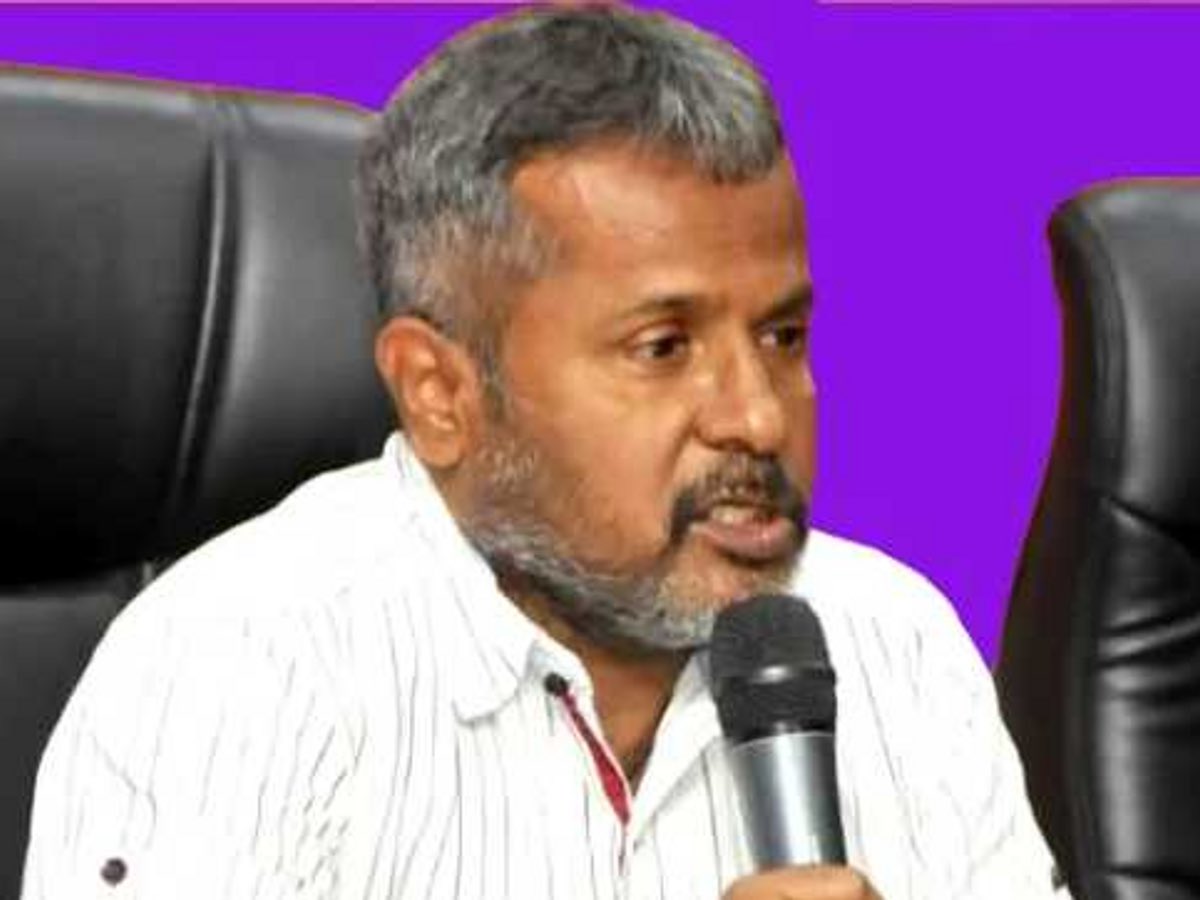 vedant_twts's tweet photo. Everyone knows Tukaram Mundhe today.

But Maharashtra had another fearless IAS officer years ago — Sunil Kendrekar — who seems to have been forgotten.

• Born in a farming family in Parbhani
• As Beed Collector (2012–13), he launched a strict crackdown on corruption during a severe drought.

• Took on water-tanker cartels and illegal sand mining, including surprise and late-night raids.

• Personally scrutinised drought-relief spending to ensure money actually reached farmers instead of middlemen.

• His actions reportedly angered powerful political interests.

• When he was transferred from Beed, locals protested with bandhs, hunger strikes and candle marches, demanding his return.

• As Agriculture Commissioner, he again became known for his unconventional administrative style and his insistence that officials focus on work rather than hierarchy.

• He took voluntary retirement and Returned to his 27-acre farm after leaving the IAS

Sunil Kendrekar’s story isn’t just about an officer who fought the system.
It’s about an officer who eventually chose to walk away from it — and return to the soil he came from.