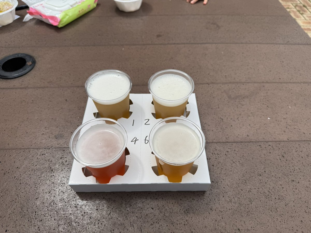 kuro23gi's tweet photo. 昼から飲むビールうまー🍺 https://t.co/0YITbGgCSj