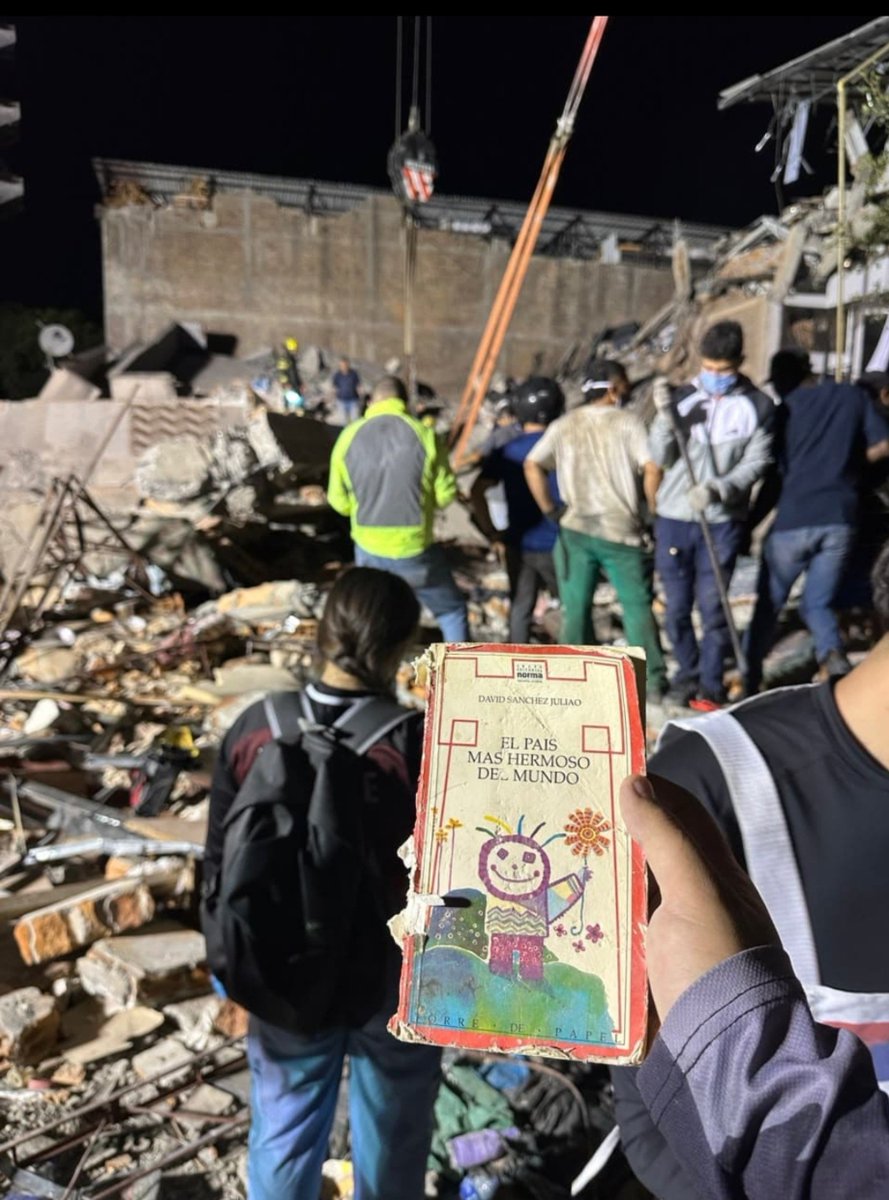 RuedaJohnn37191's tweet photo. Mi País resumido en una foto #Pereira #terremoto
#temblor https://t.co/qT3GehFLu9