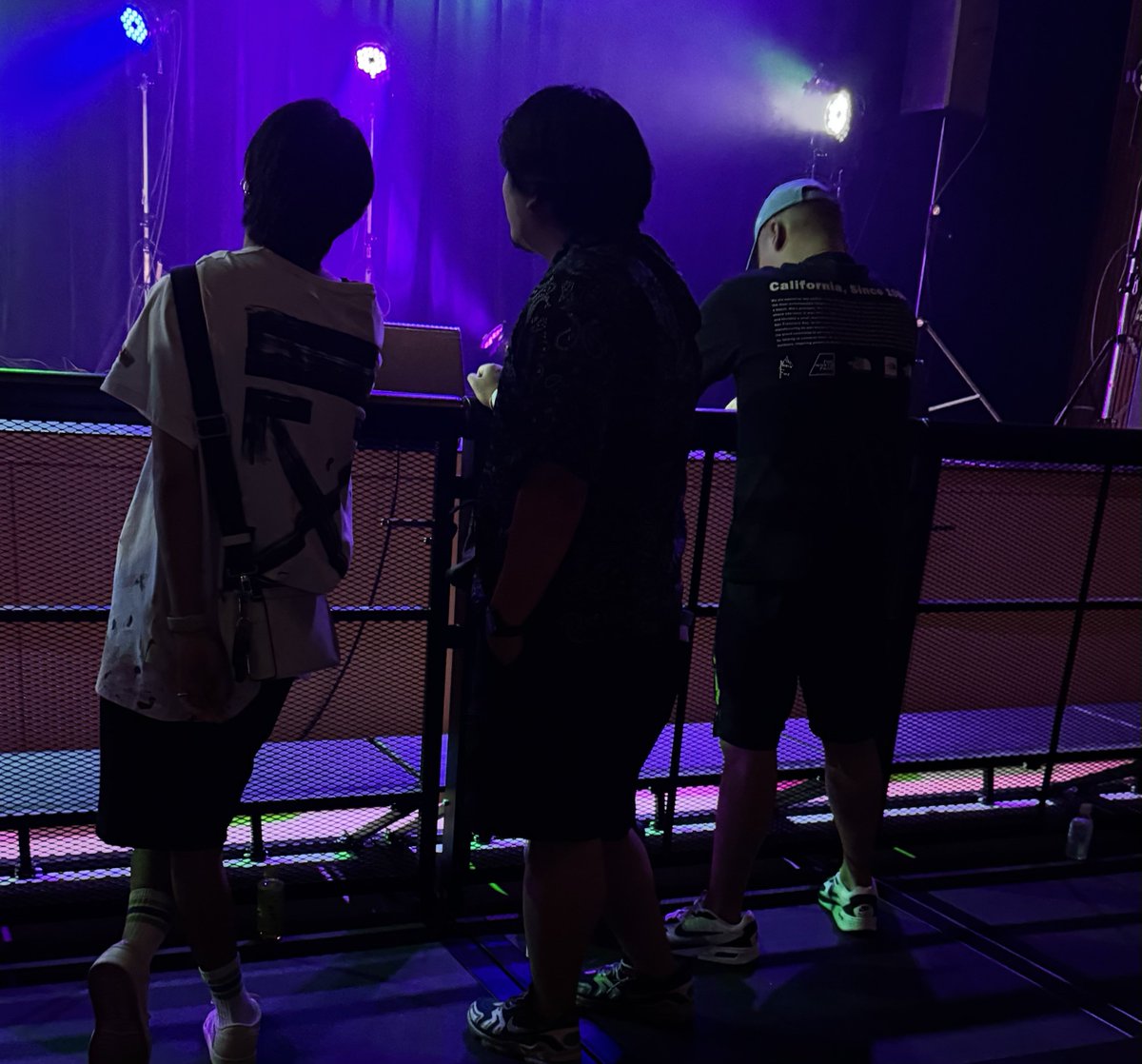 cheechee2chee's tweet photo. ライプラ現場に居た小太りのひろゆきwwwwwww
主現場じゃないLIVE中にわざわざLIVEの音に負けないようにでっかい声でずっと喋っててLIVE終わると急に静かになるのおもろwwwwwwLIVE中しか喋らんしそのがんばりなんなんコイツやばいてwwww https://t.co/ogJpxejw31