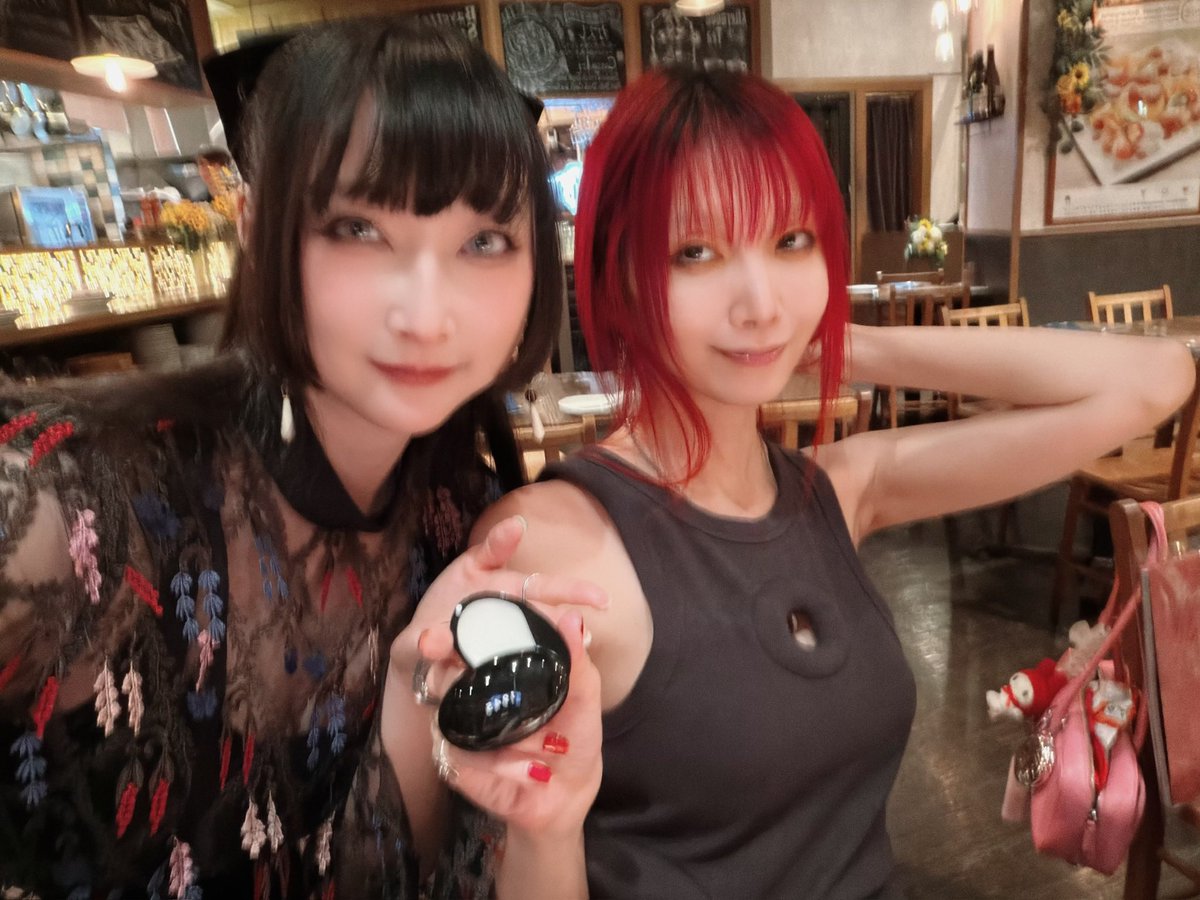 sioux's tweet photo. りんりん誕生日会🎂🌻 https://t.co/DEeBhdSbjm