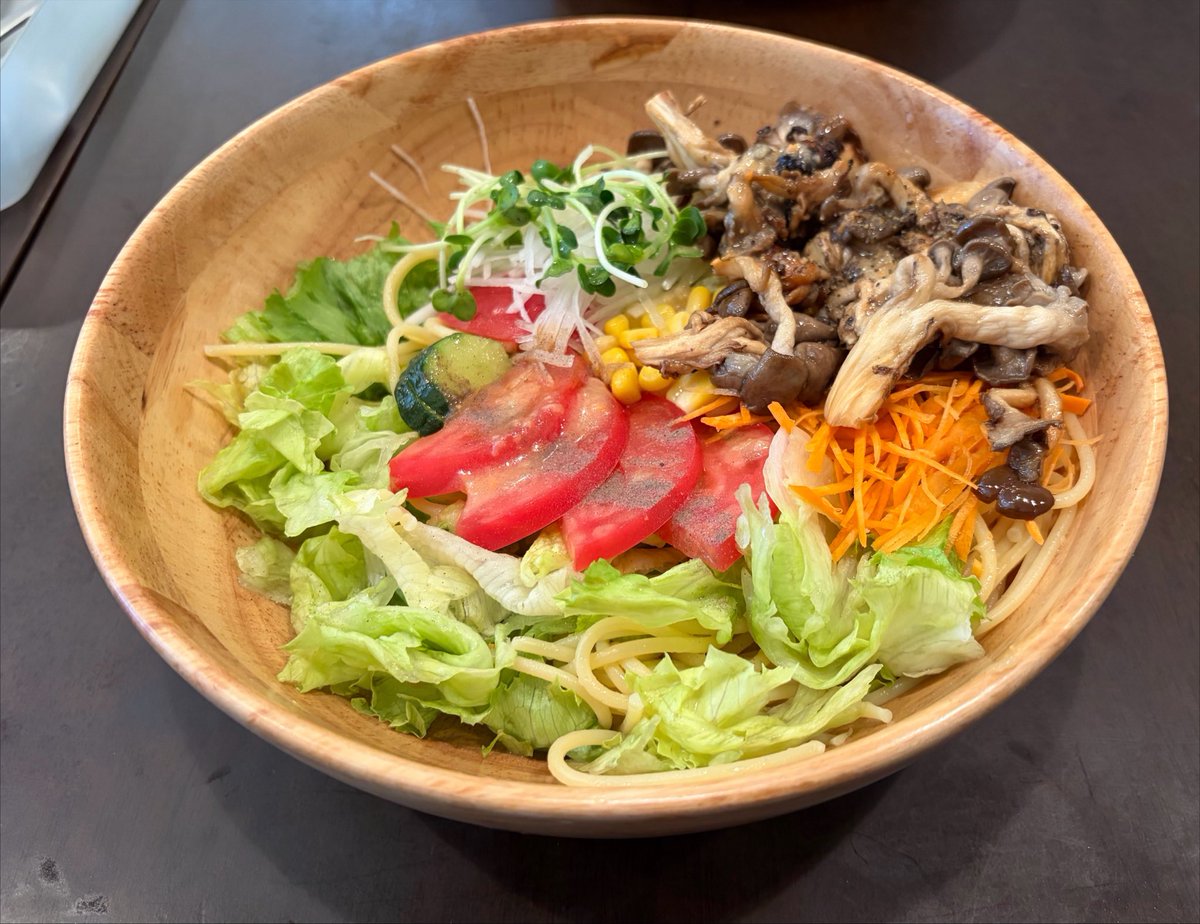 ayumisalt's tweet photo. サルヴェのシメジサラダスパゲッティ
この世で一番美味い https://t.co/oApaGDqMNe