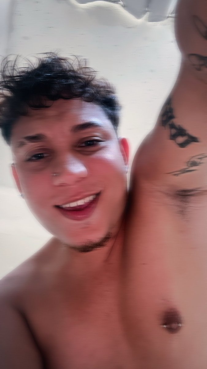 SAULOO27_'s tweet photo. Cuál de las dos te gusta más? 🤔

#sexyboy #omegle #momsonn #bbtvi #gooner https://t.co/Hj0Xz8UwMs