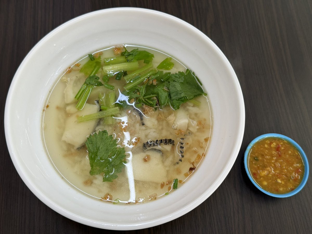 alo_thai's tweet photo. 今日の朝食
カオトムプラー　70B

ข้าวต้มปลาเยาวราช https://t.co/stMOvWQpay