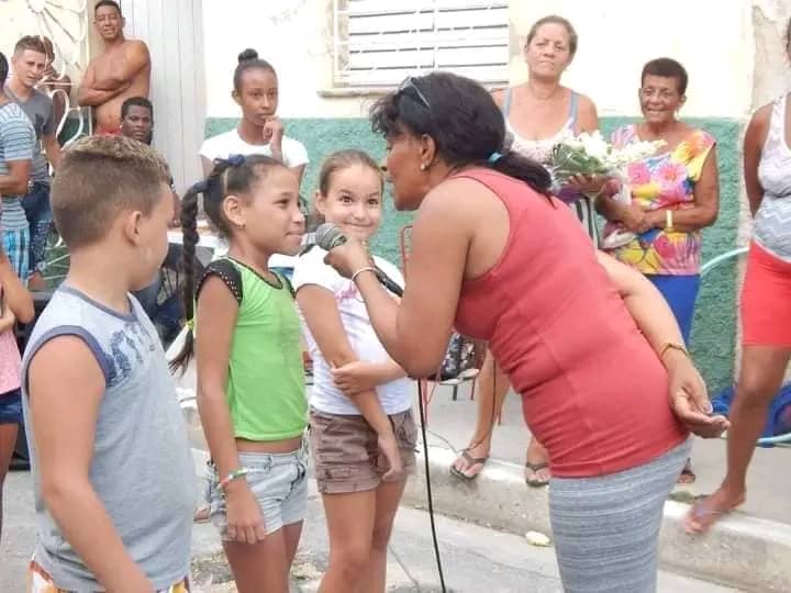 GHNordelo5's tweet photo. El Proyecto Comunitario matancero "Maravillas de la infancia", Premio del Barrio de los #CDRCuba, dirigido por la profe María Eugenia Romero, arriba a sus 25 años. ¡Los felicitamos y les deseamos muchos éxitos!
#Cuba #CDRCuba #CubaNoSeRinde https://t.co/Qw27oMwGWb