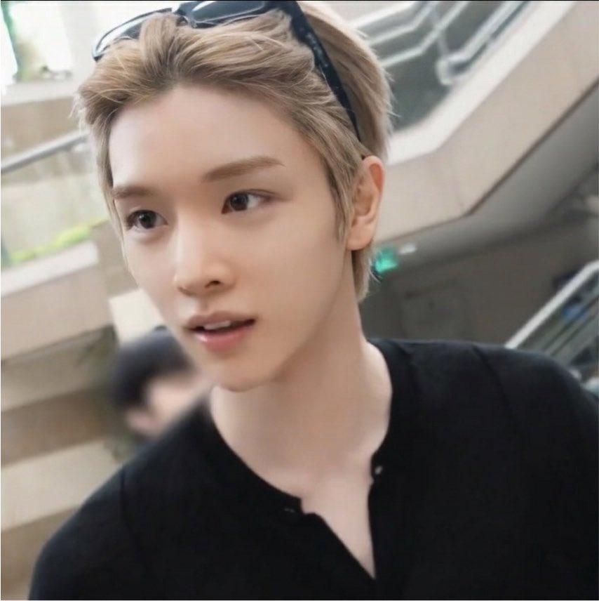 bboobieq's tweet photo. ซองชานมีเซลฟี่ผมบลอนคาดแว่นมั้ย. . มันสำคันกับชีวิตเดกผญคนนิมาก https://t.co/qkot6QKrl8