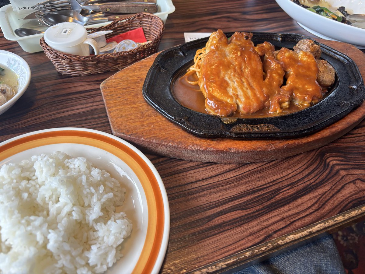 jm8sch's tweet photo. 久々に『河亭』のポークチャップ
やっぱ最高に美味い👍 https://t.co/H5NeaqFKIu