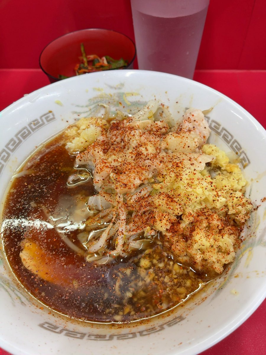 takuro40's tweet photo. ラーメン二郎 越谷店
つけ麺ブタ一枚ショウガキムチ
ニンニクアブラ一味

夜勤明け、外待ち26😀

ブタとアブラが美味い😃

美味しかったです。ごちそうさまでした😋 https://t.co/vWzzLg3YEZ